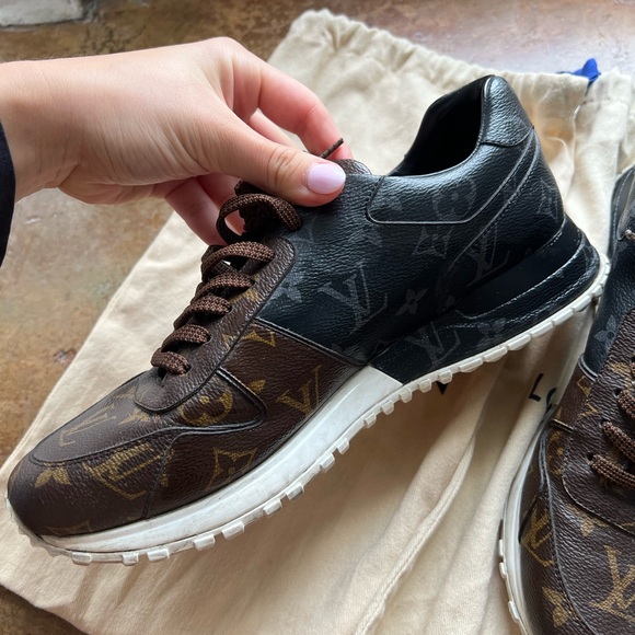 Authentic Louis Vuitton Run Away Men’s Sneaker. Size 7 - Picture 3 of 11